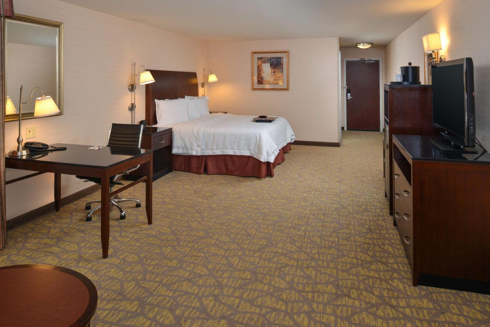 Hampton Inn & Suites Tacoma Exterior photo
